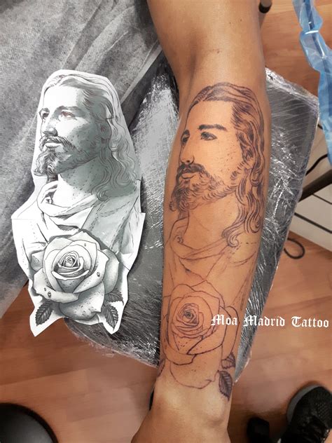 tatuaje cruz antebrazo|Cristo tattoo antebrazo